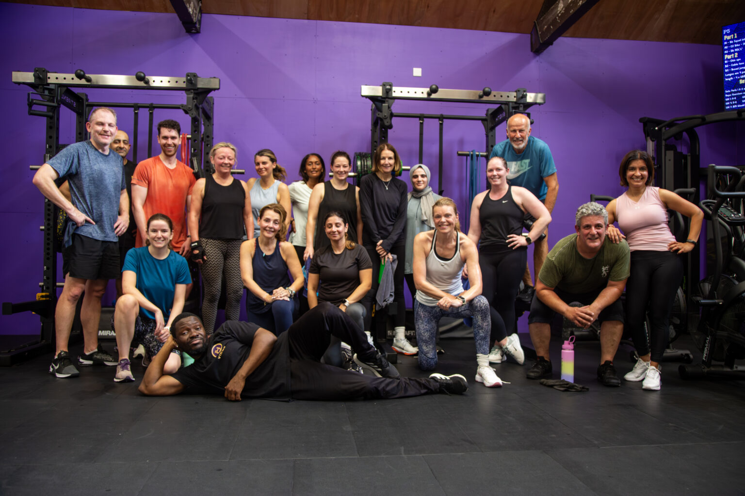 The iDFITNESS community together in the gym